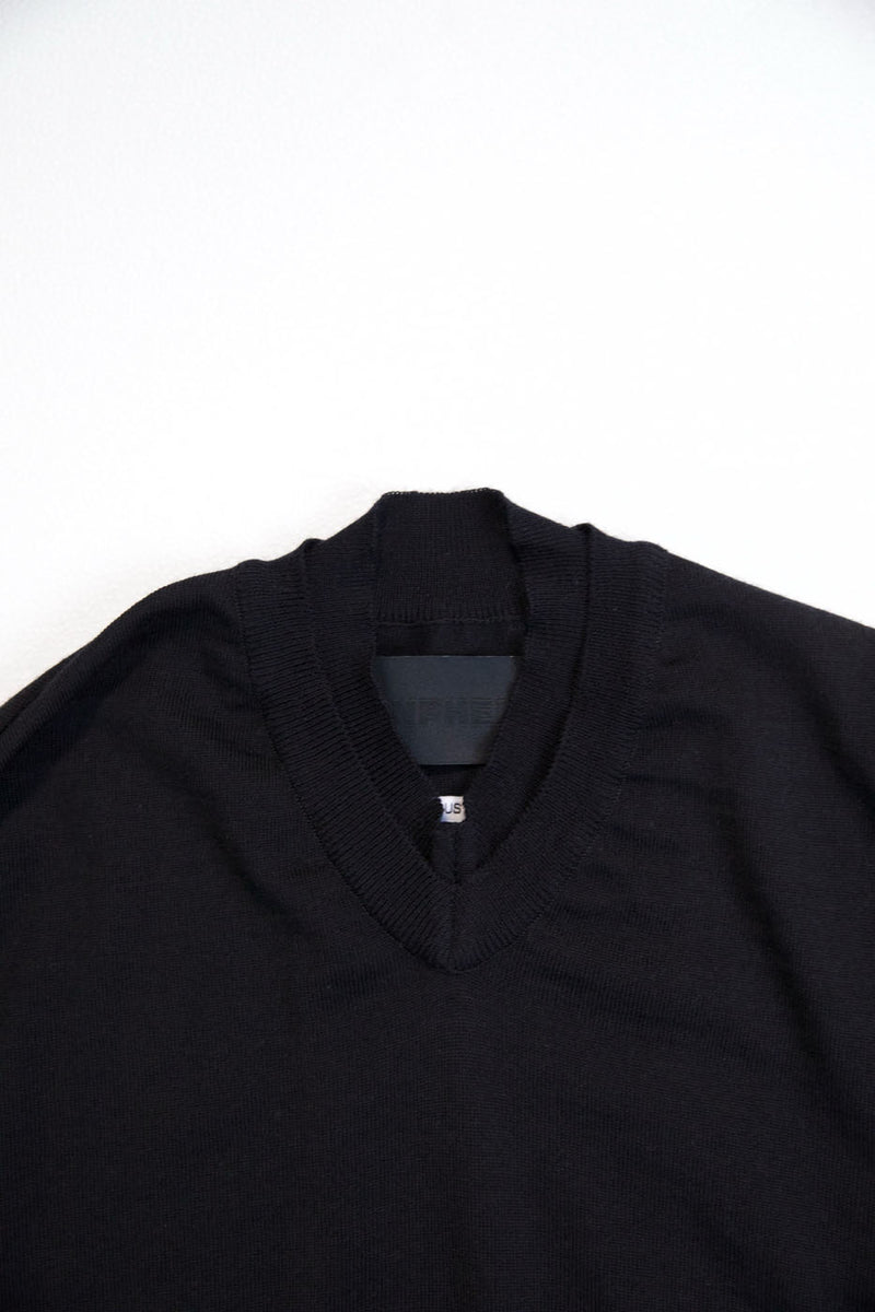 "FRIDA" lightweight v neck knit midnight
