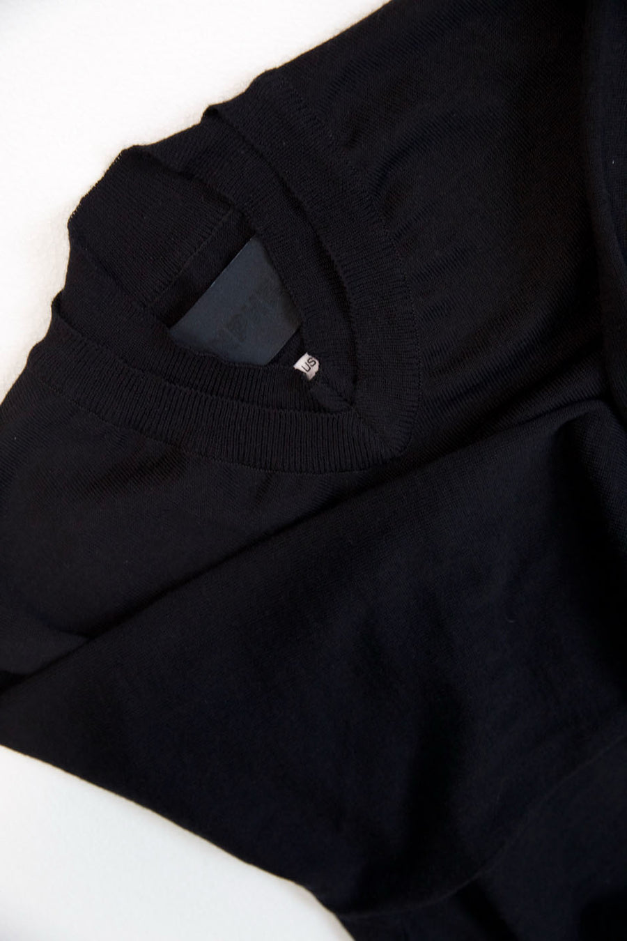 "FRIDA" lightweight v neck knit midnight