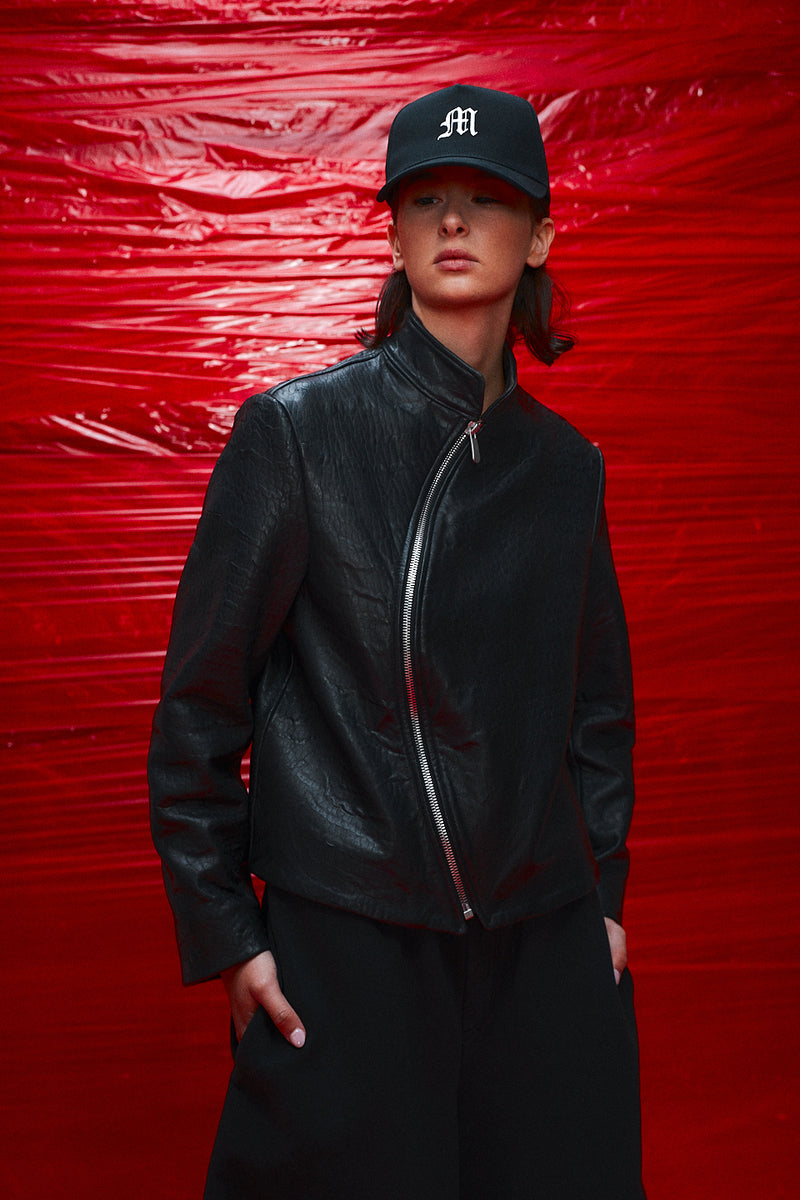 "M" Embroidered hat black