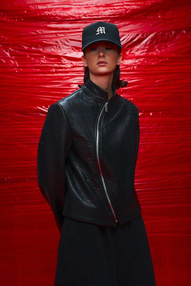 "M" Embroidered hat black
