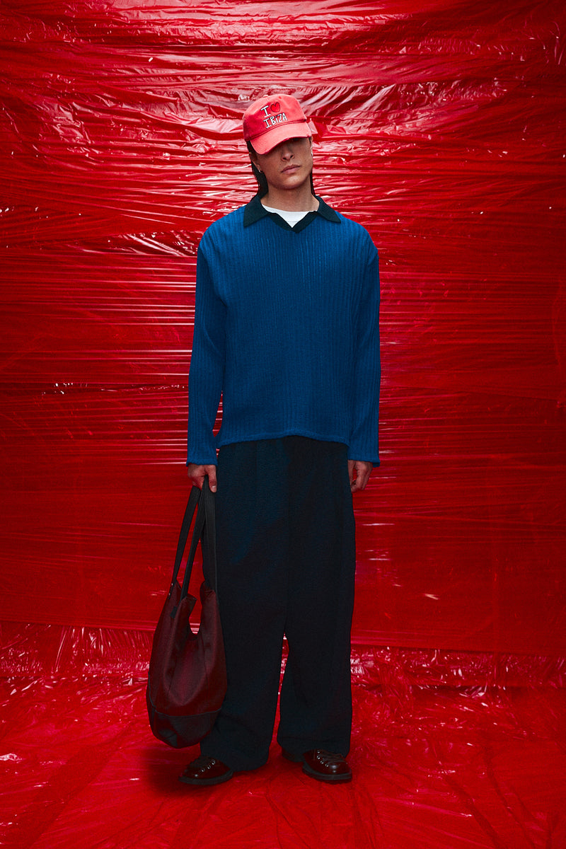 "Loui" Merino wool long sleeve knit with collar black/blue