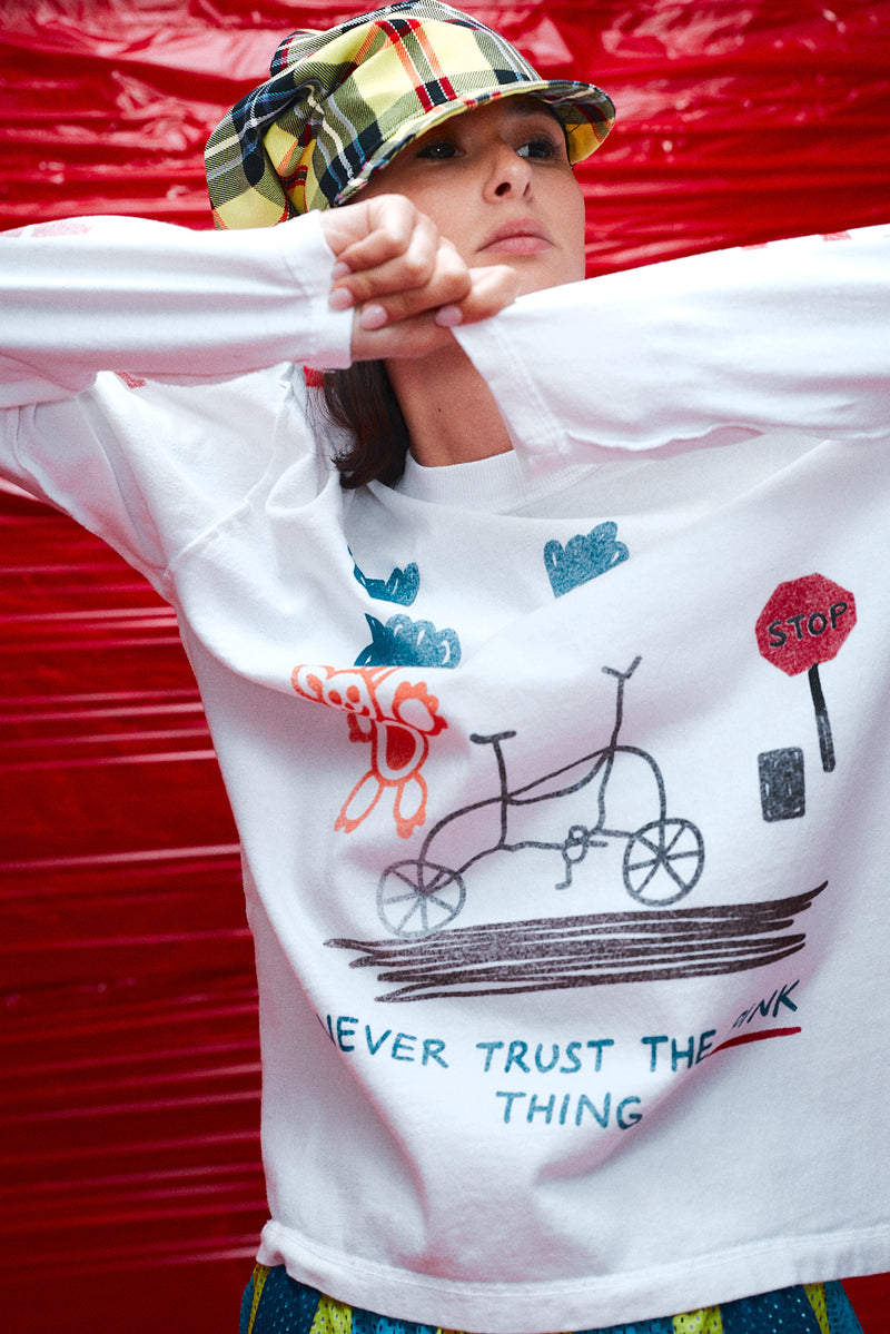 "Never trust the pink thing" Longsleeve T-shirt white