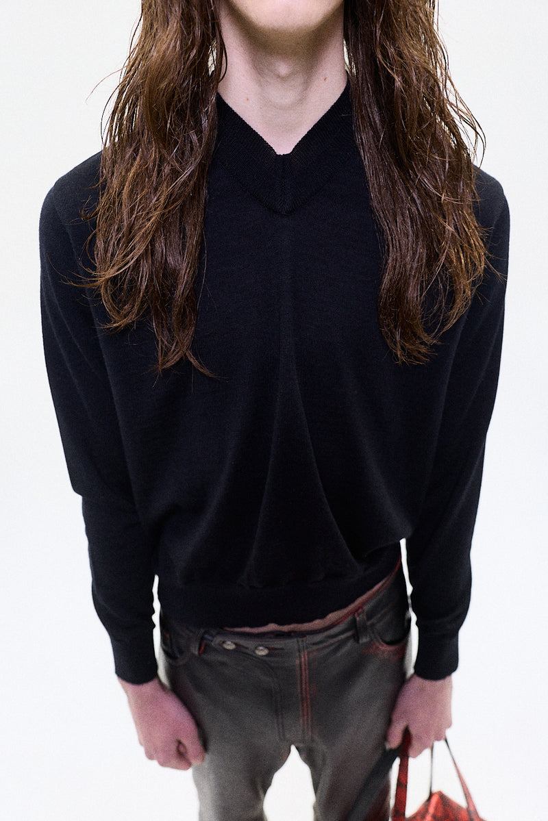 "FRIDA" lightweight v neck knit midnight