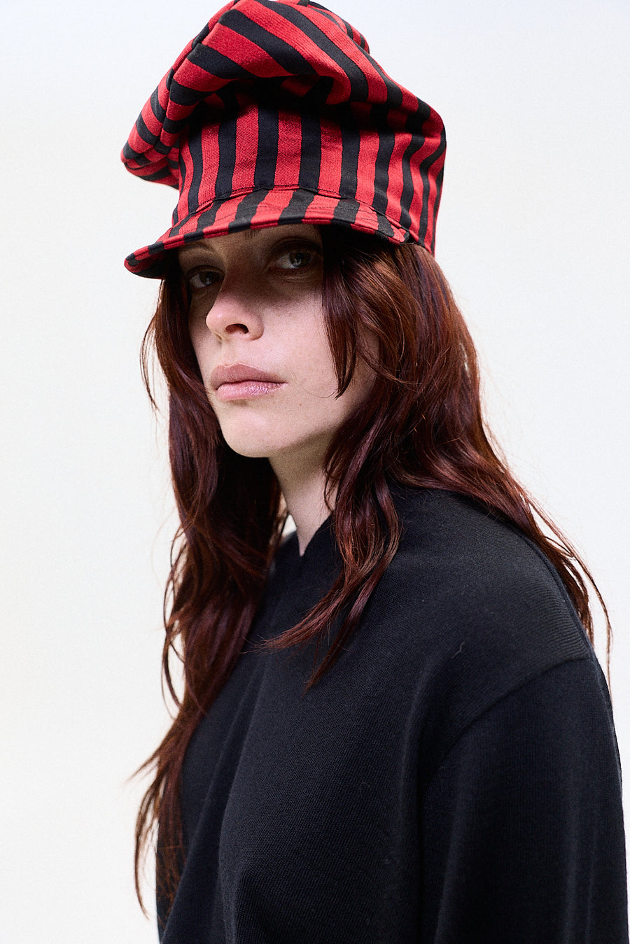 "Conductor" high hat red/black silk
