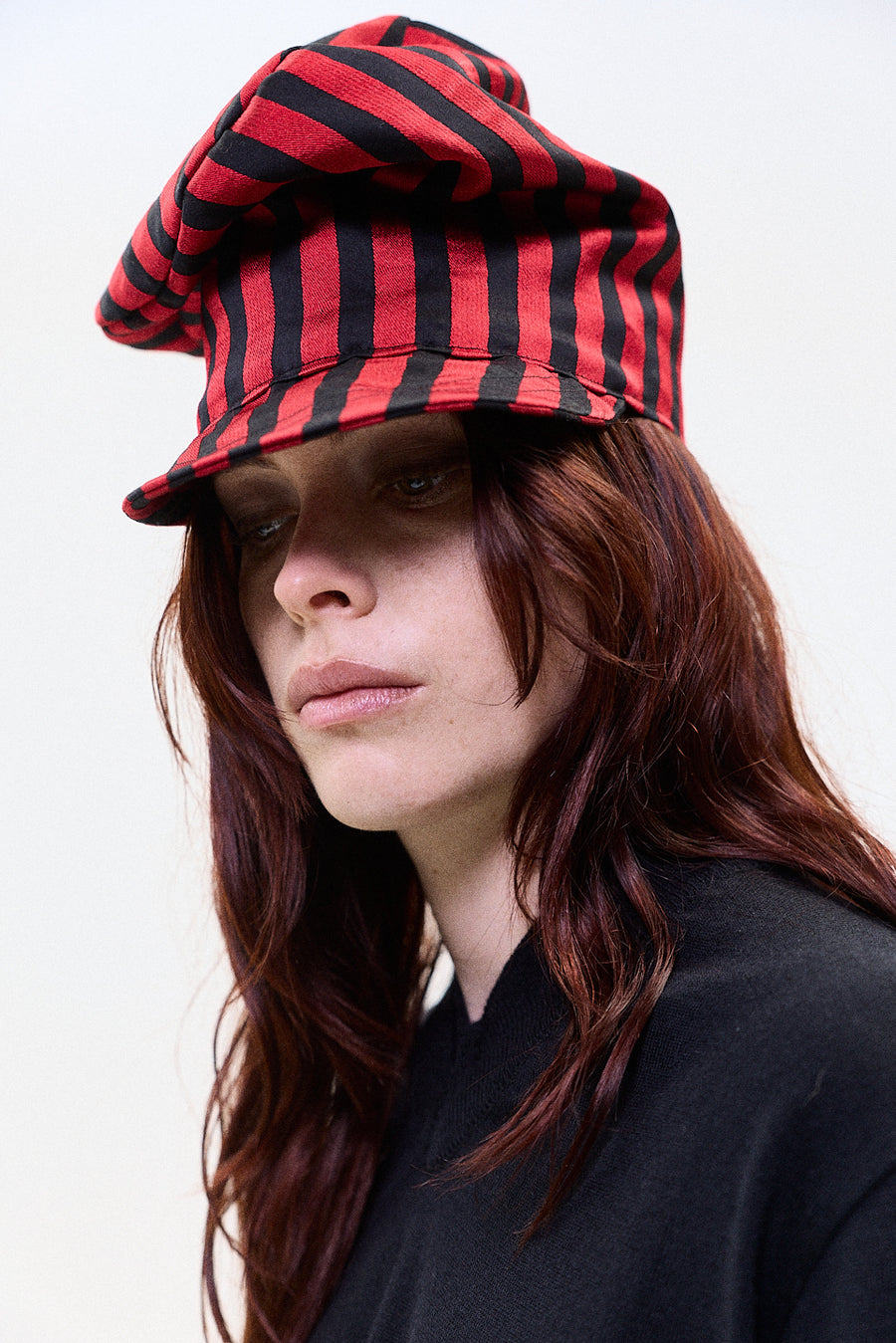 "Conductor" high hat red/black silk