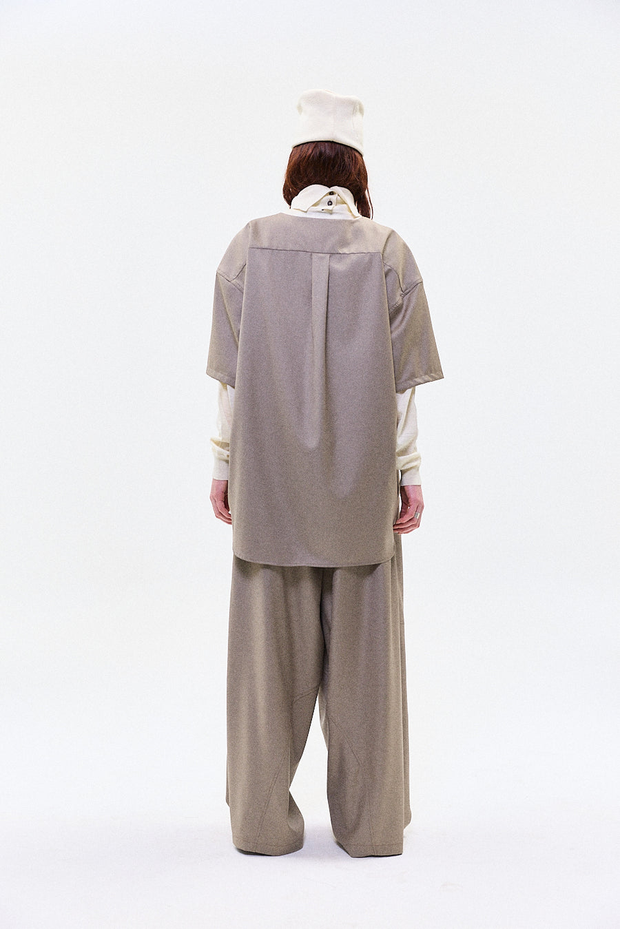 "ARLO" v-neck shirt sand