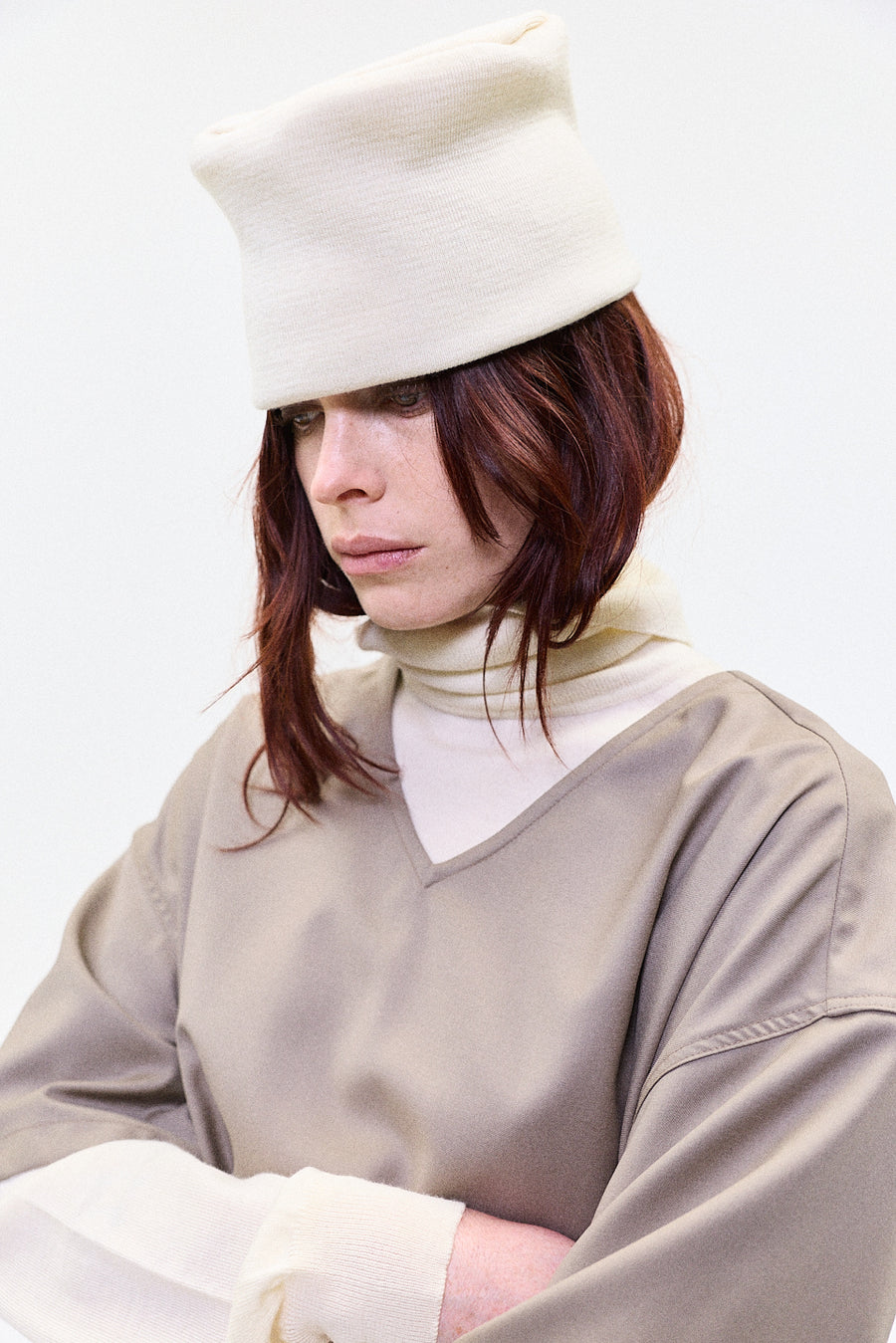 "ARLO" v-neck shirt sand