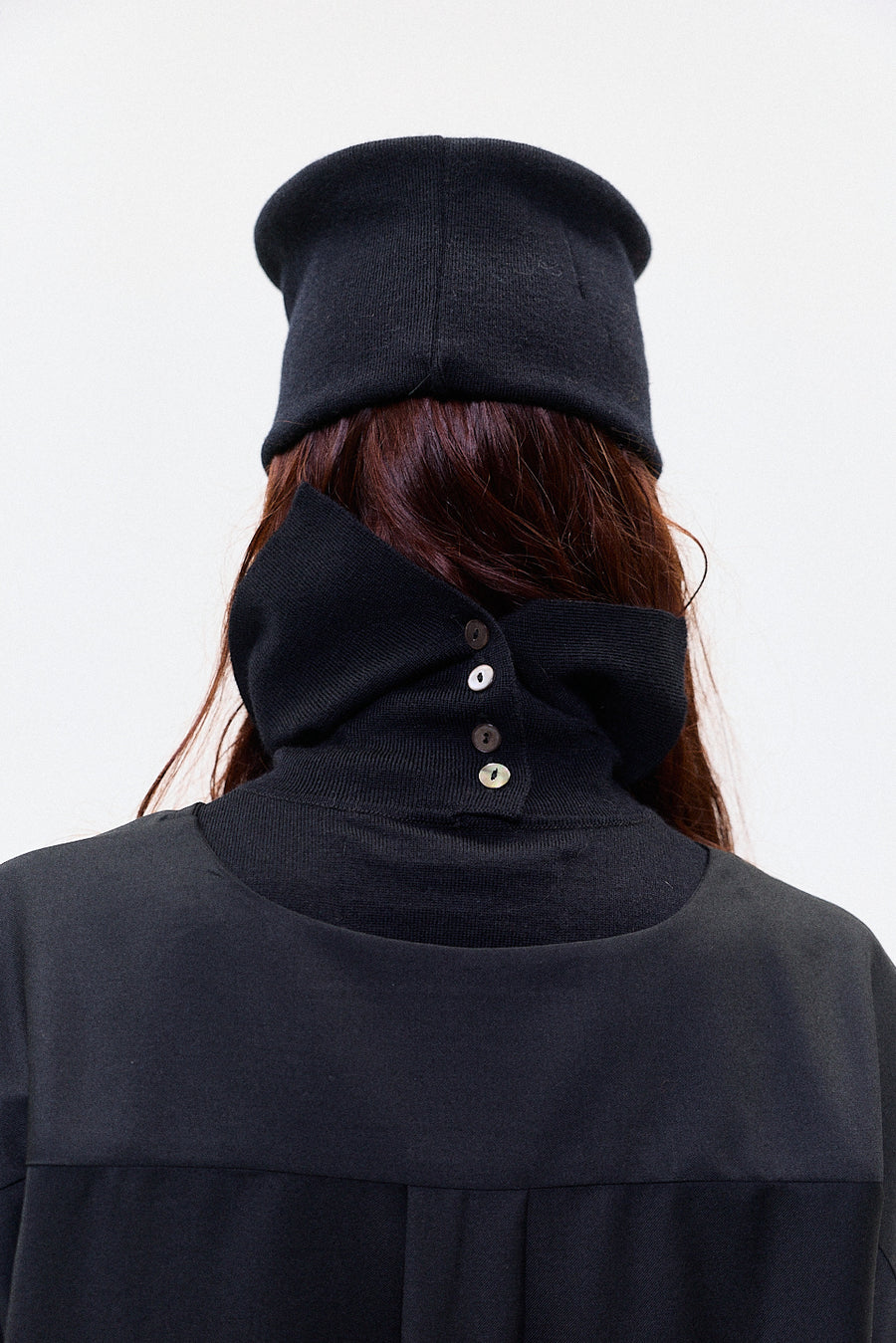 "REMI" lightweight highneck knit midnight