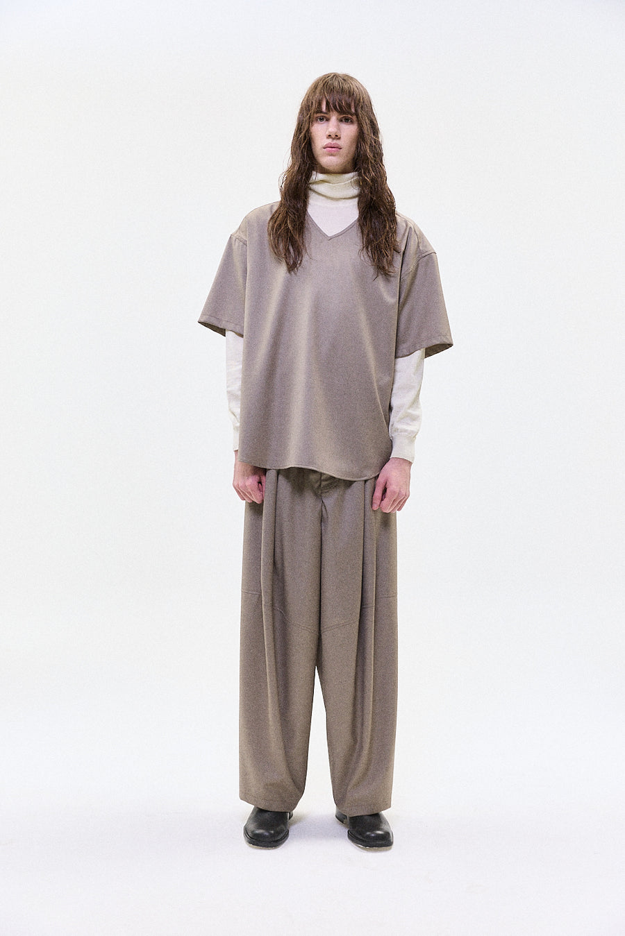 "ARLO" v-neck shirt sand