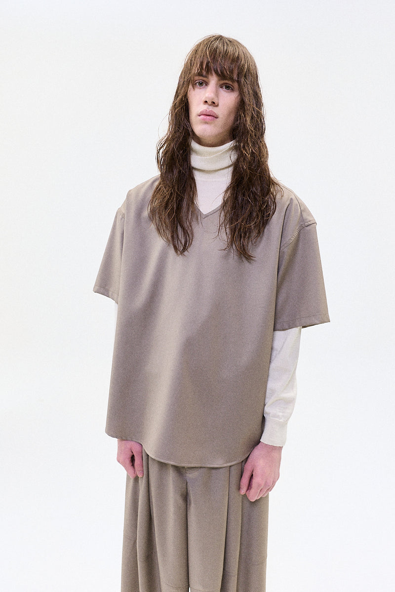 "ARLO" v-neck shirt sand