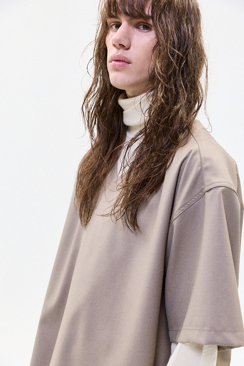 "ARLO" v-neck shirt sand