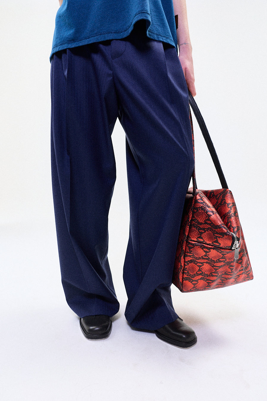 "LEON" snakeskin bag red