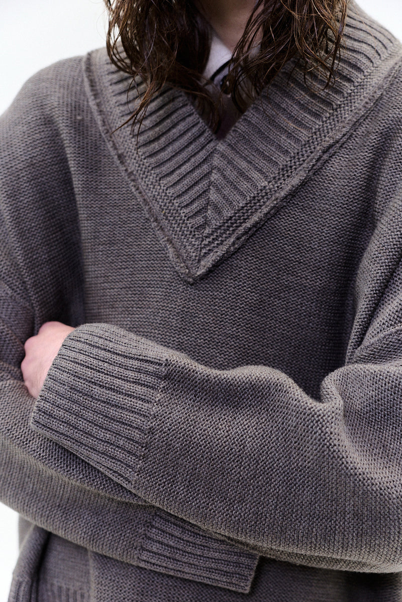 "DARIA" V-NECK JUMPER GRAPHITE