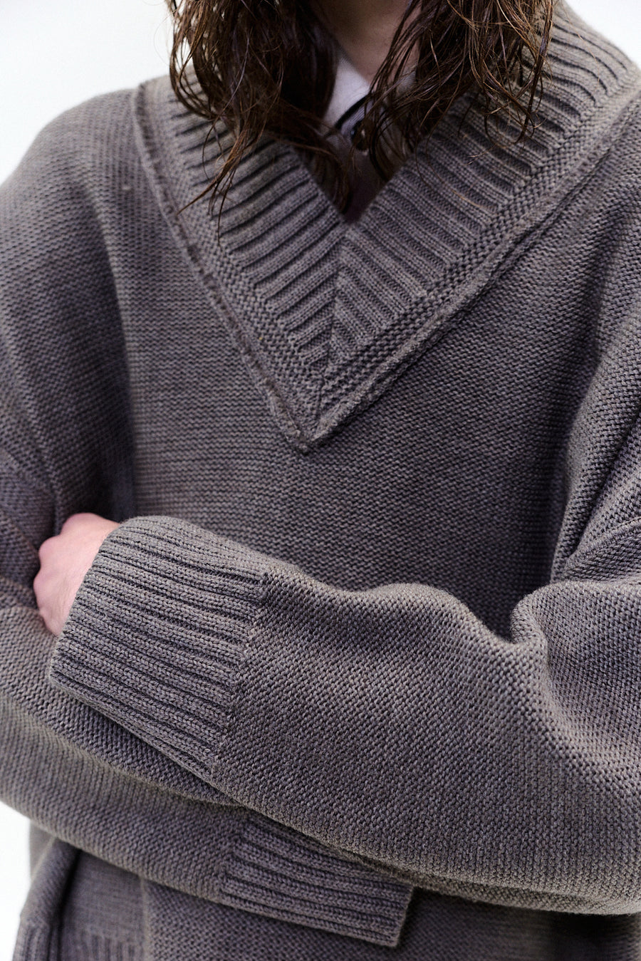 "DARIA" V-NECK JUMPER GRAPHITE