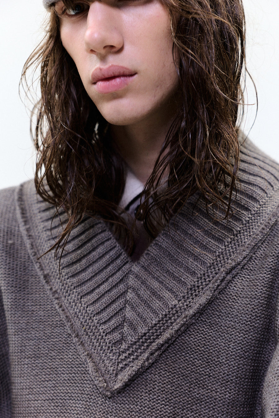"DARIA" V-NECK JUMPER GRAPHITE