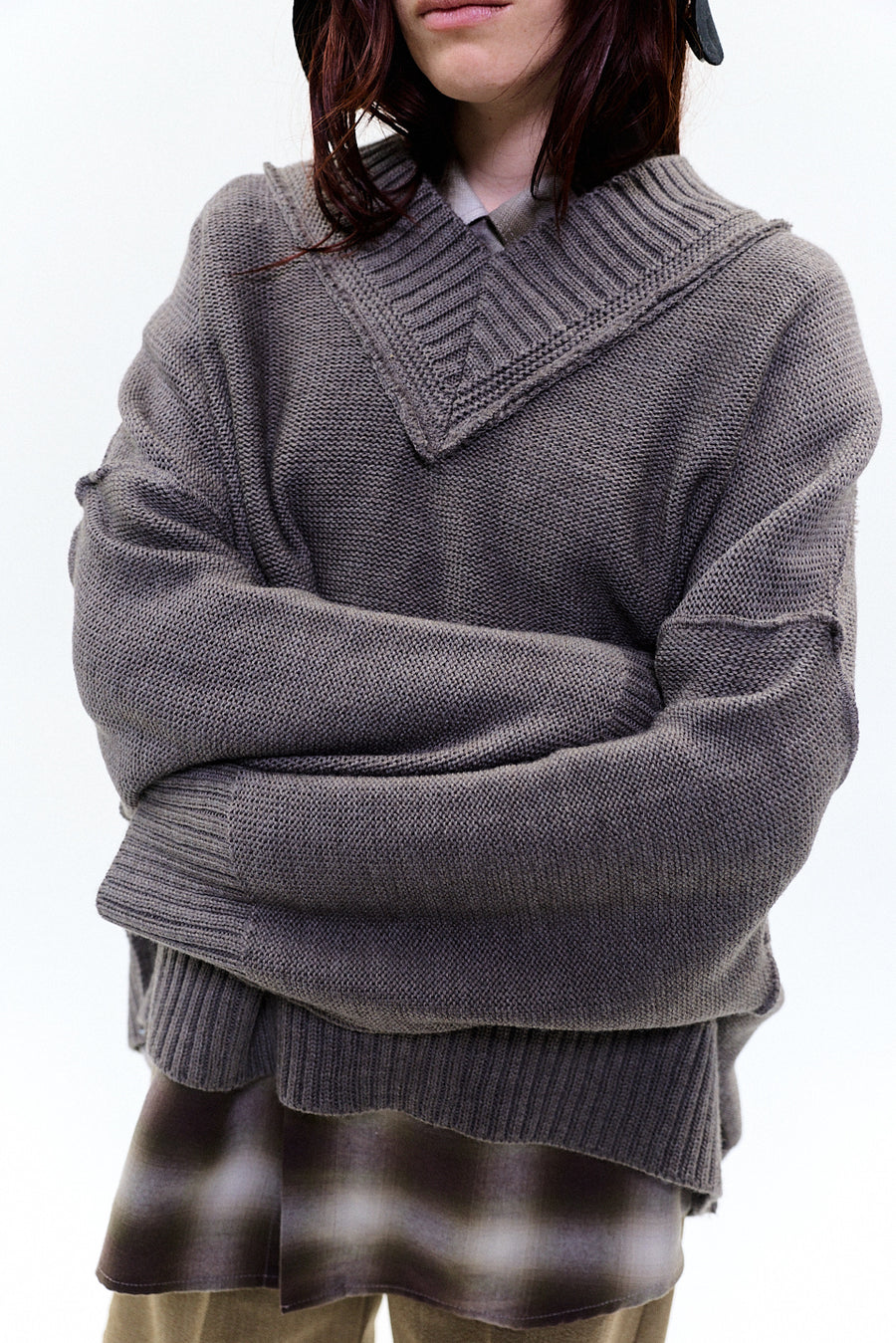 "DARIA" V-NECK JUMPER GRAPHITE