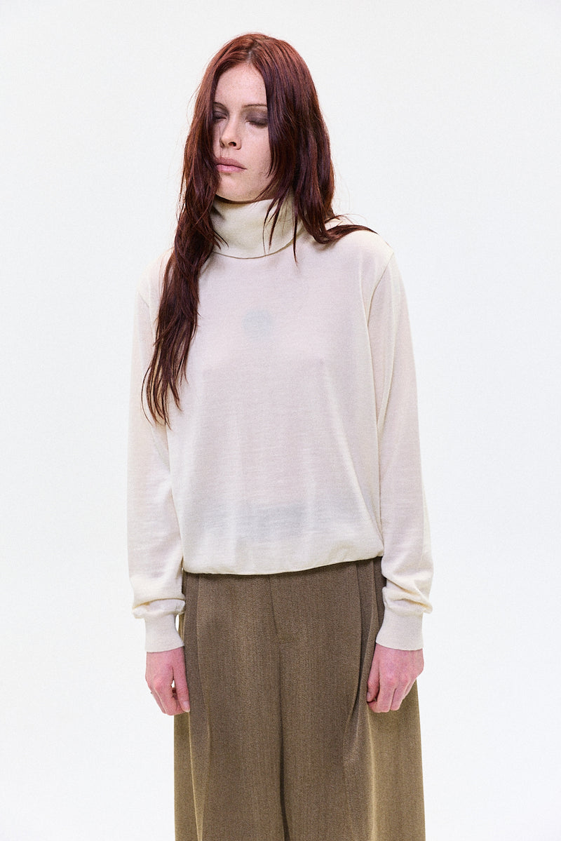 "REMI" lightweight highneck knit cream