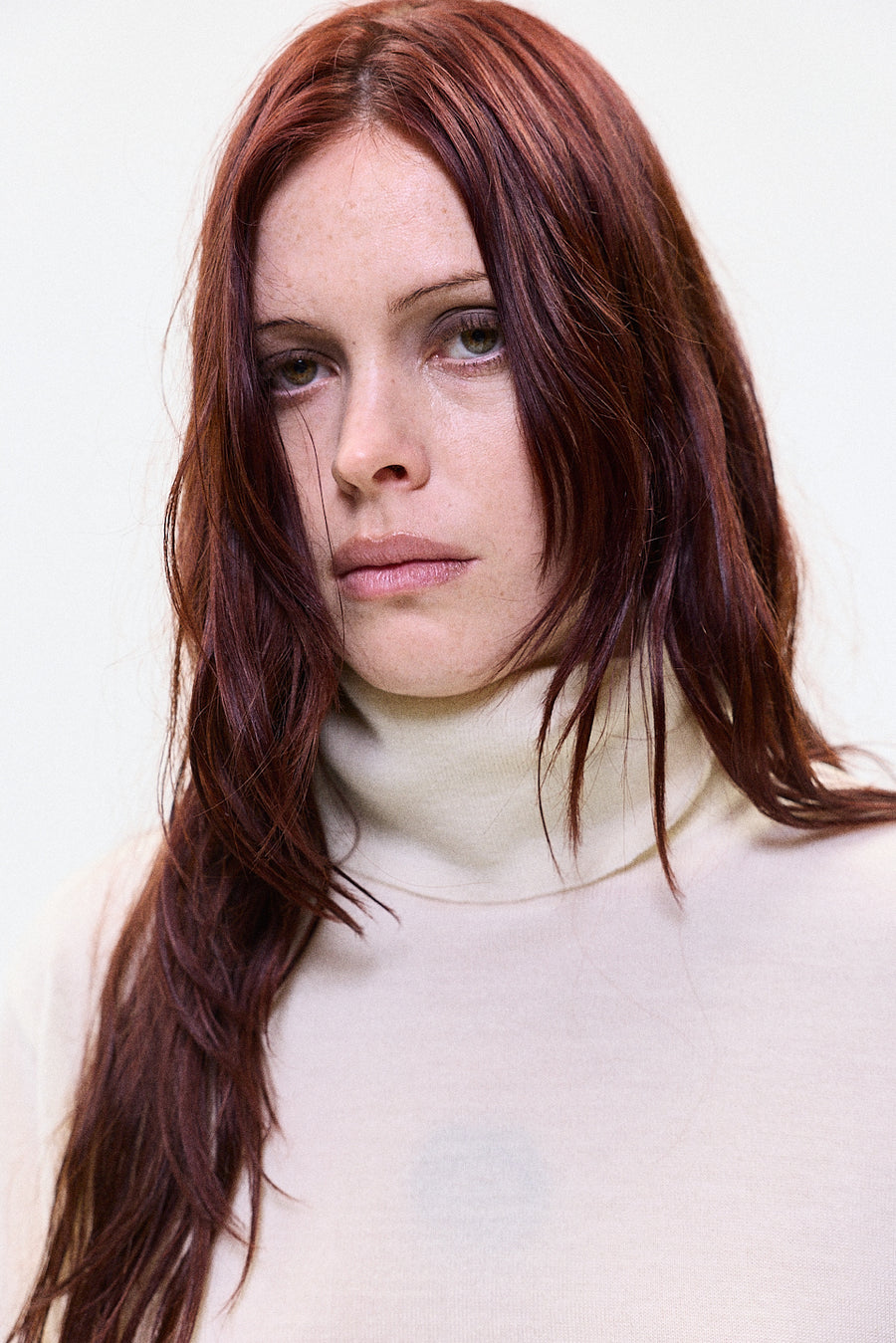 "REMI" lightweight highneck knit cream