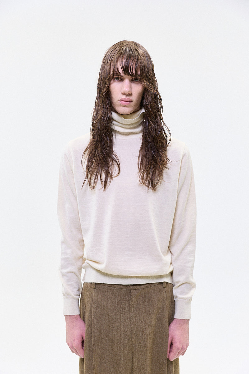 "REMI" lightweight highneck knit cream