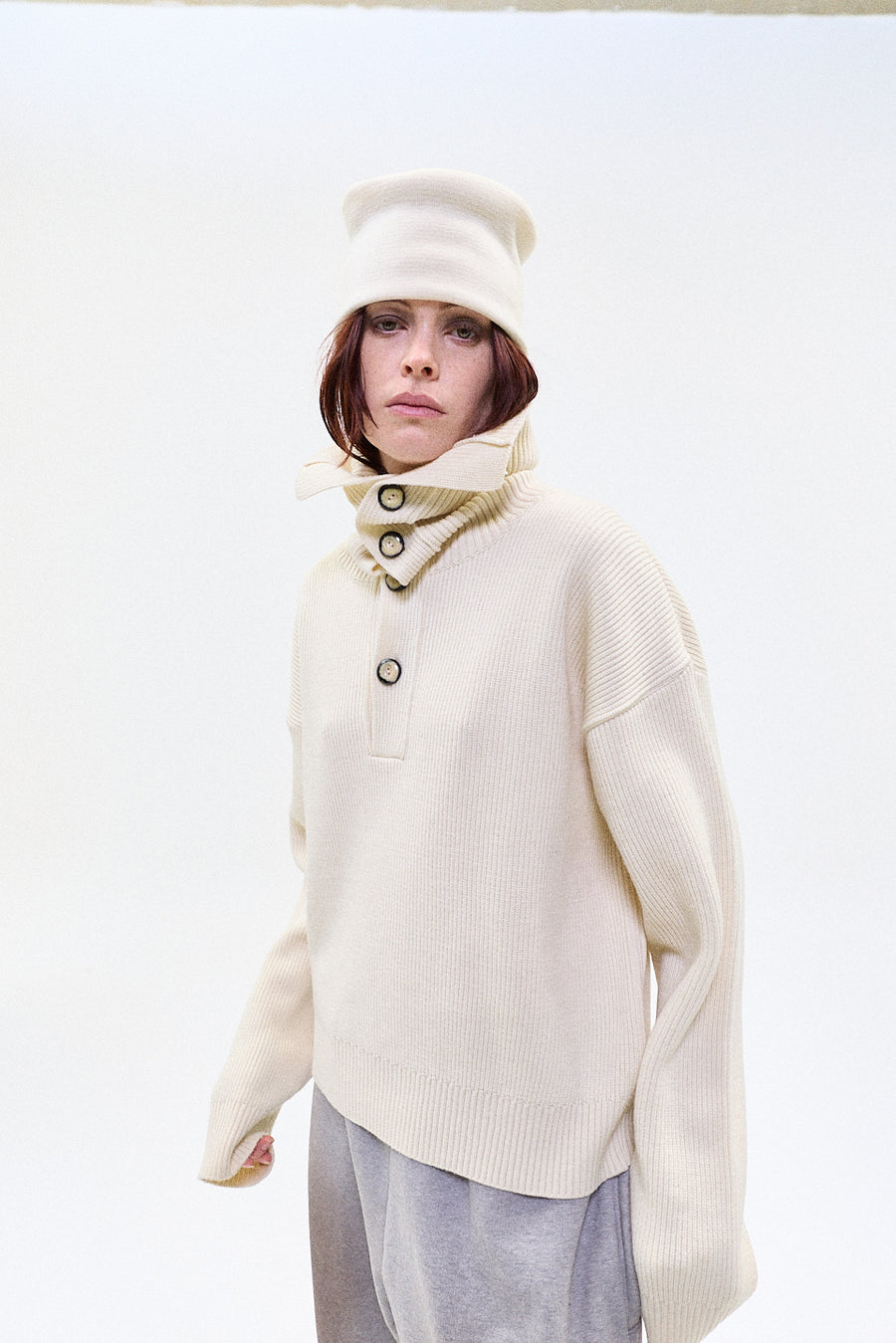 "DANTE" turtle neck knit ivory