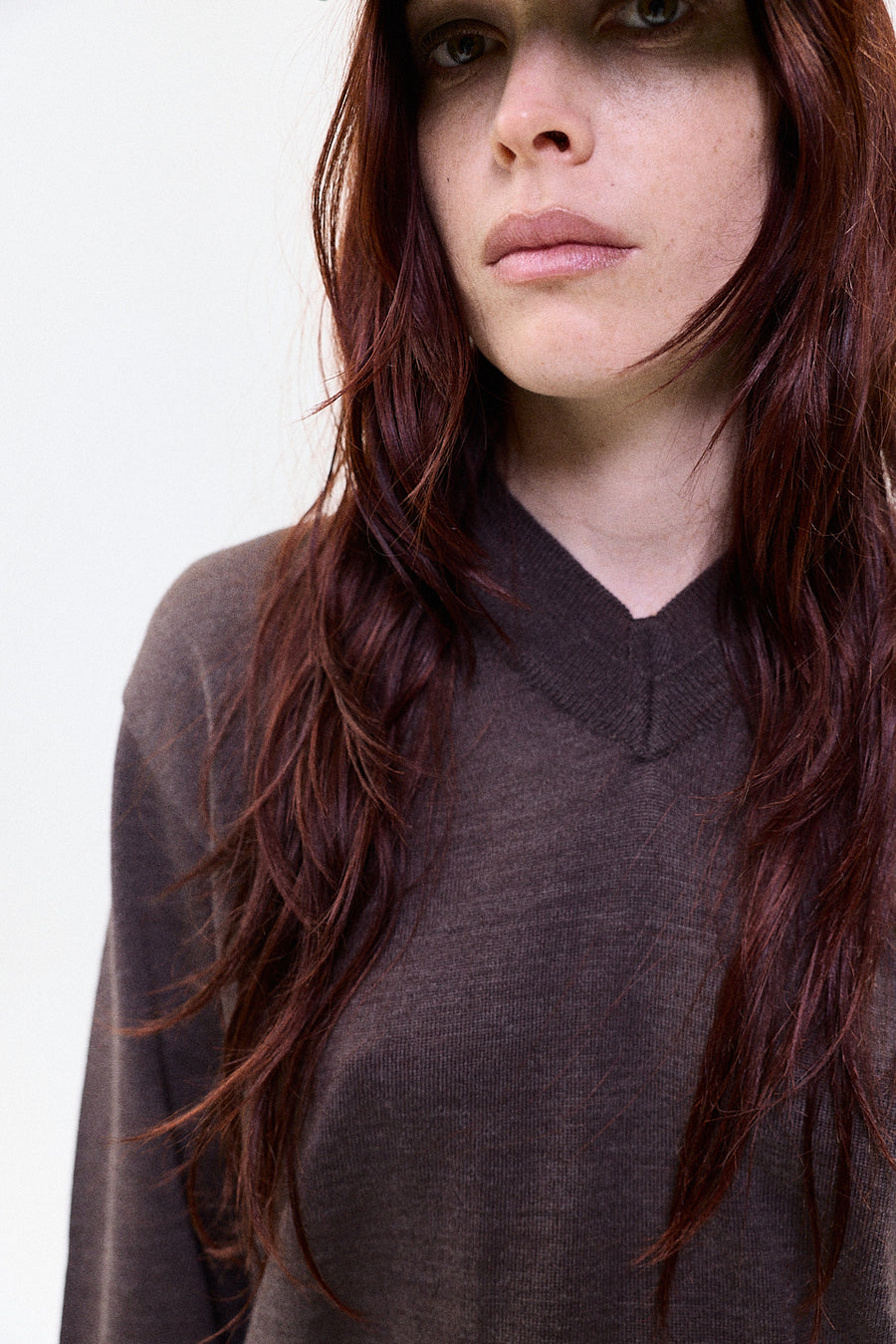 "FRIDA" lightweight v neck knit brown