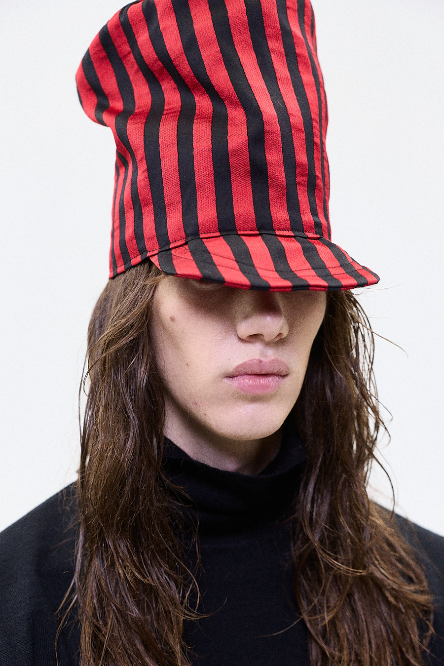 "Conductor" high hat red/black silk