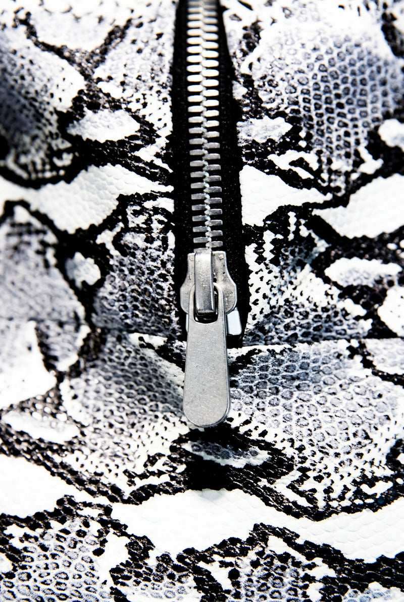 "LEON" snakeskin bag white
