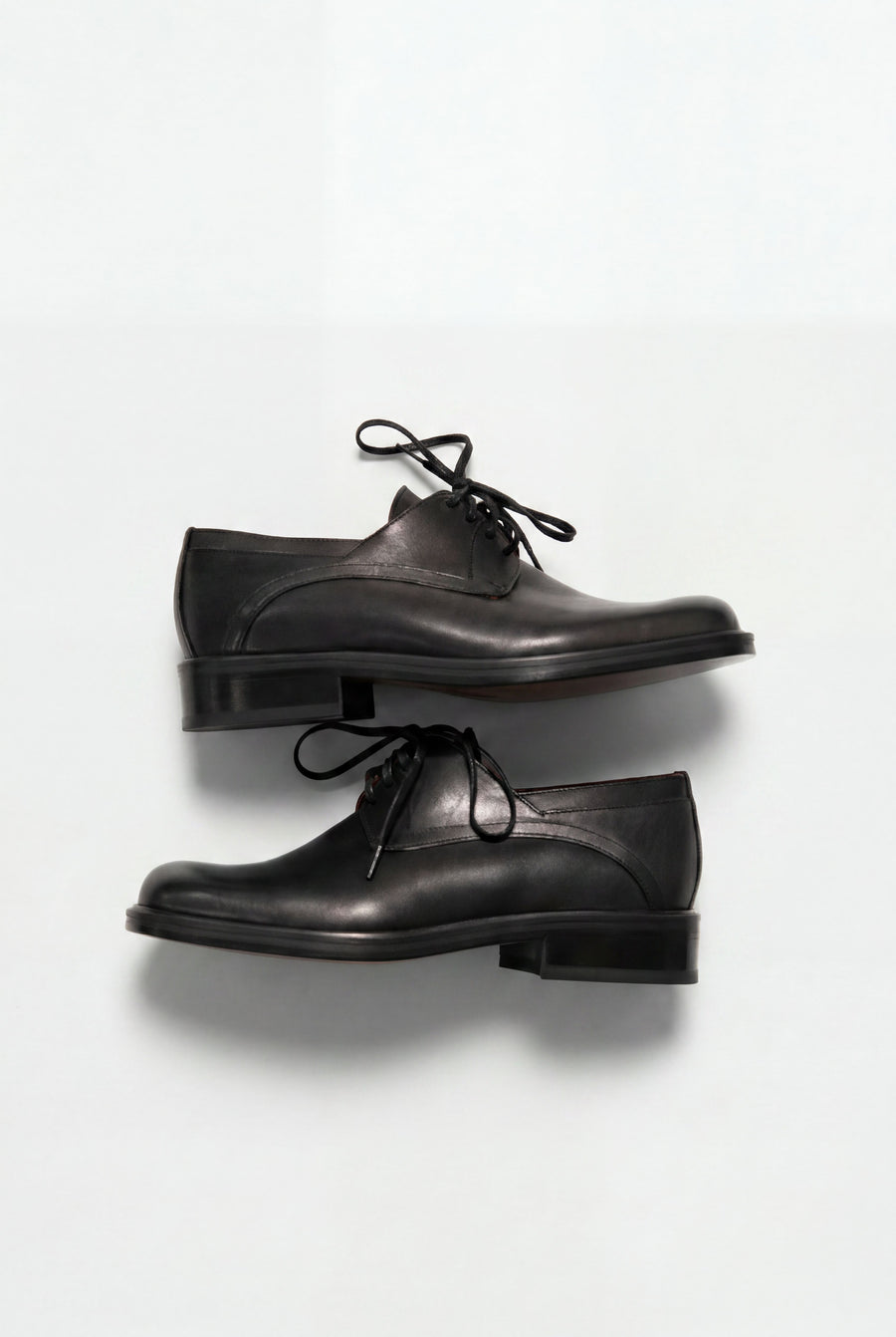 "MOH" lace up