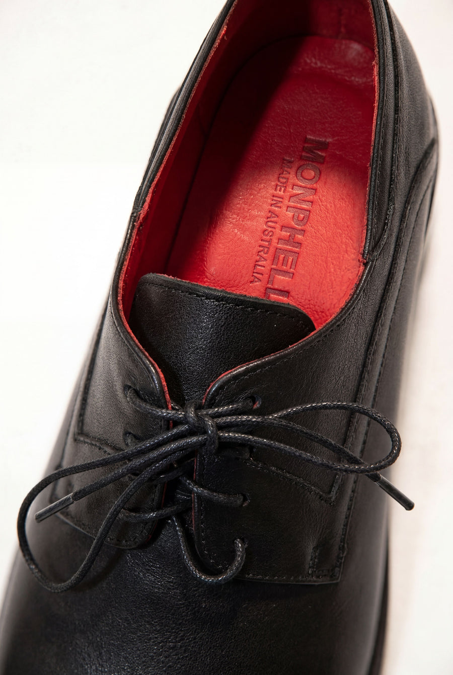 "MOH" lace up