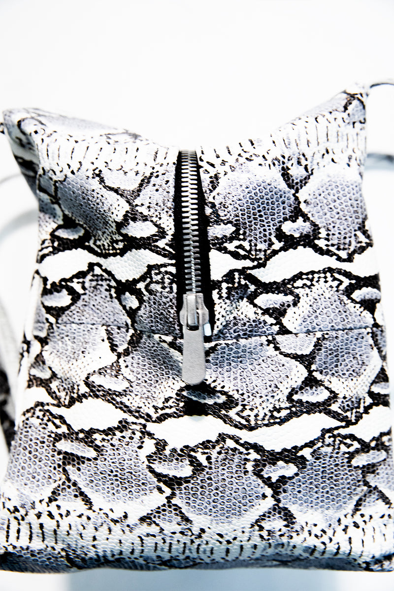 "LEON" snakeskin bag white