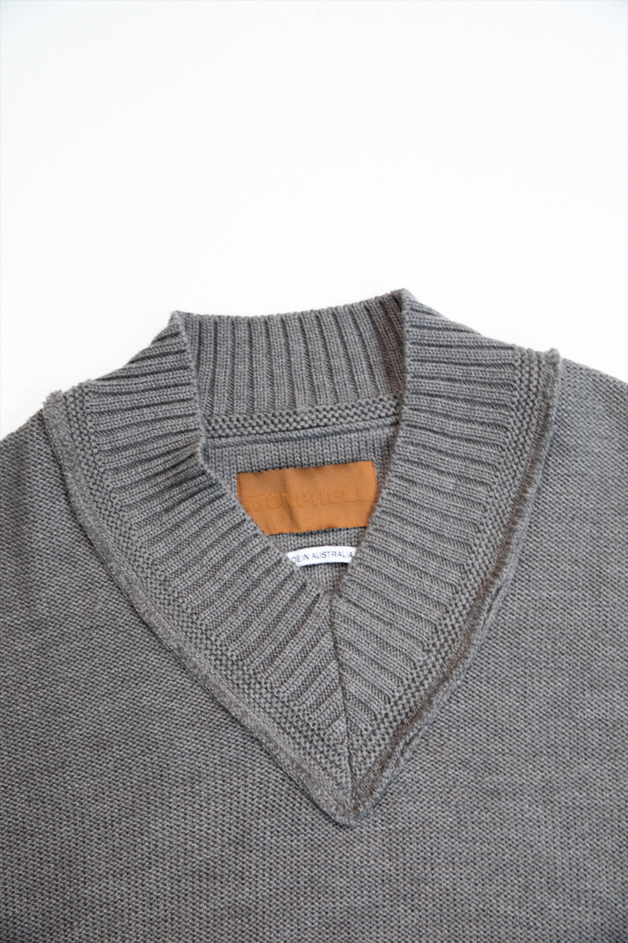 "DARIA" V-NECK JUMPER GRAPHITE