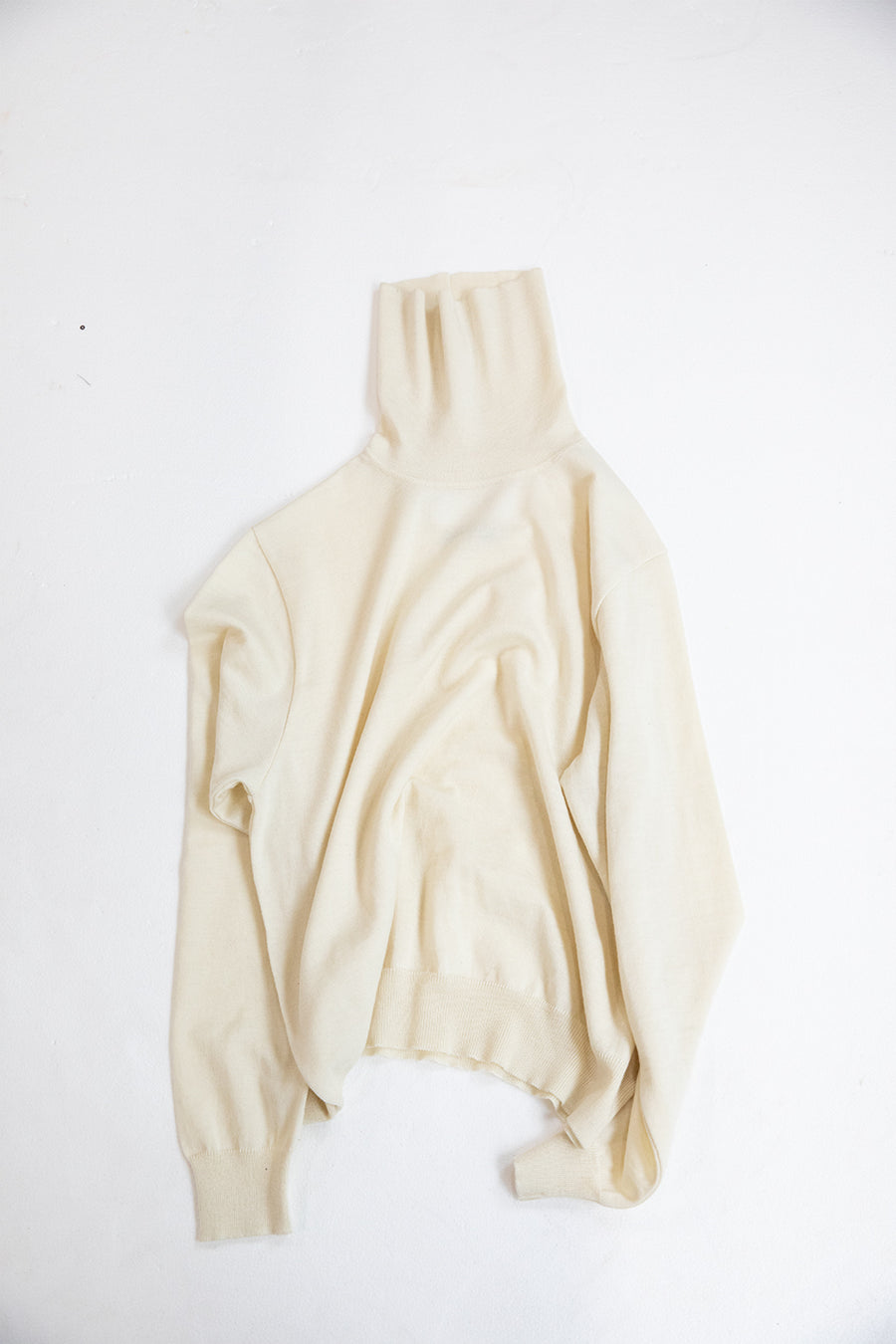 "REMI" lightweight highneck knit cream